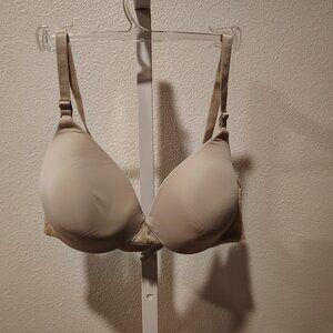 Maidenform Bra Size 36C Style 09621 Underwire Padded Cup Back Closure Lace